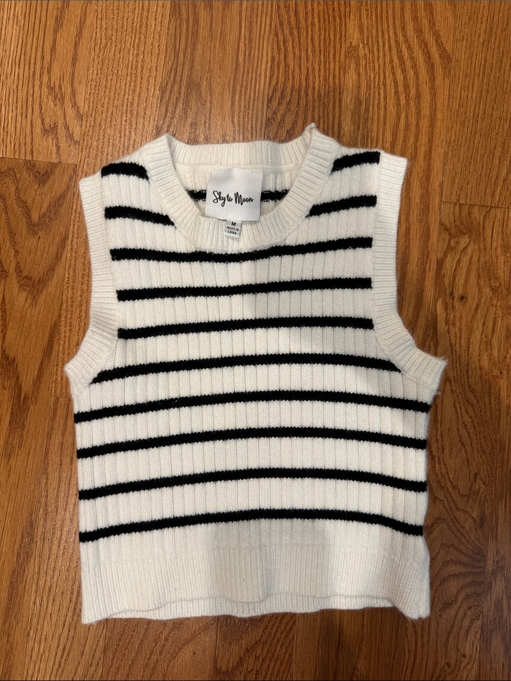Ribbed Sleeveless Stripe Knit Crop Top - White & Black